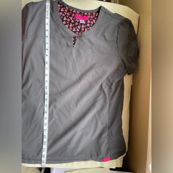 Betsey Johnson Grey Scrub Top with Pink details Large - Picture 7 of 8